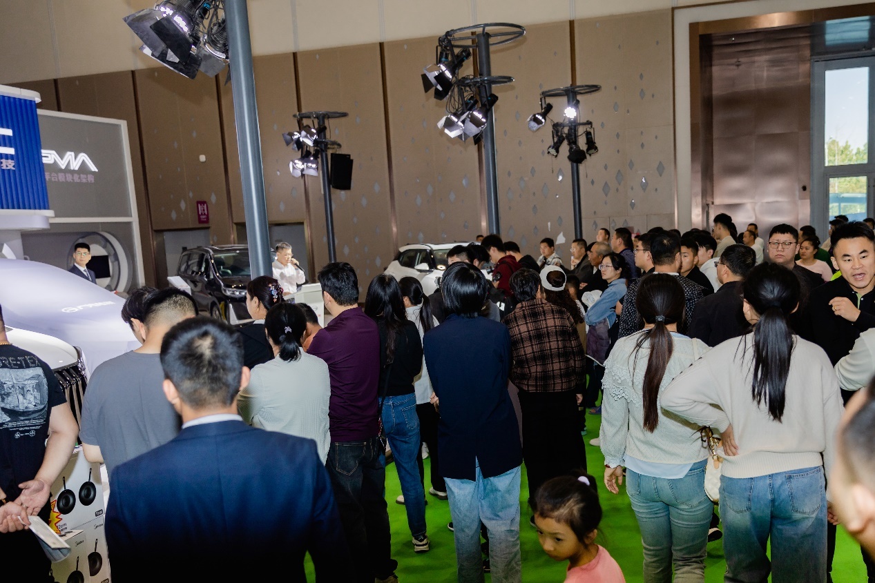 详细阅读:广汽传祺E8+车型闪耀登陆菏泽国际会展中心 广汽传祺E8+车型闪耀登陆菏泽国际会展中心