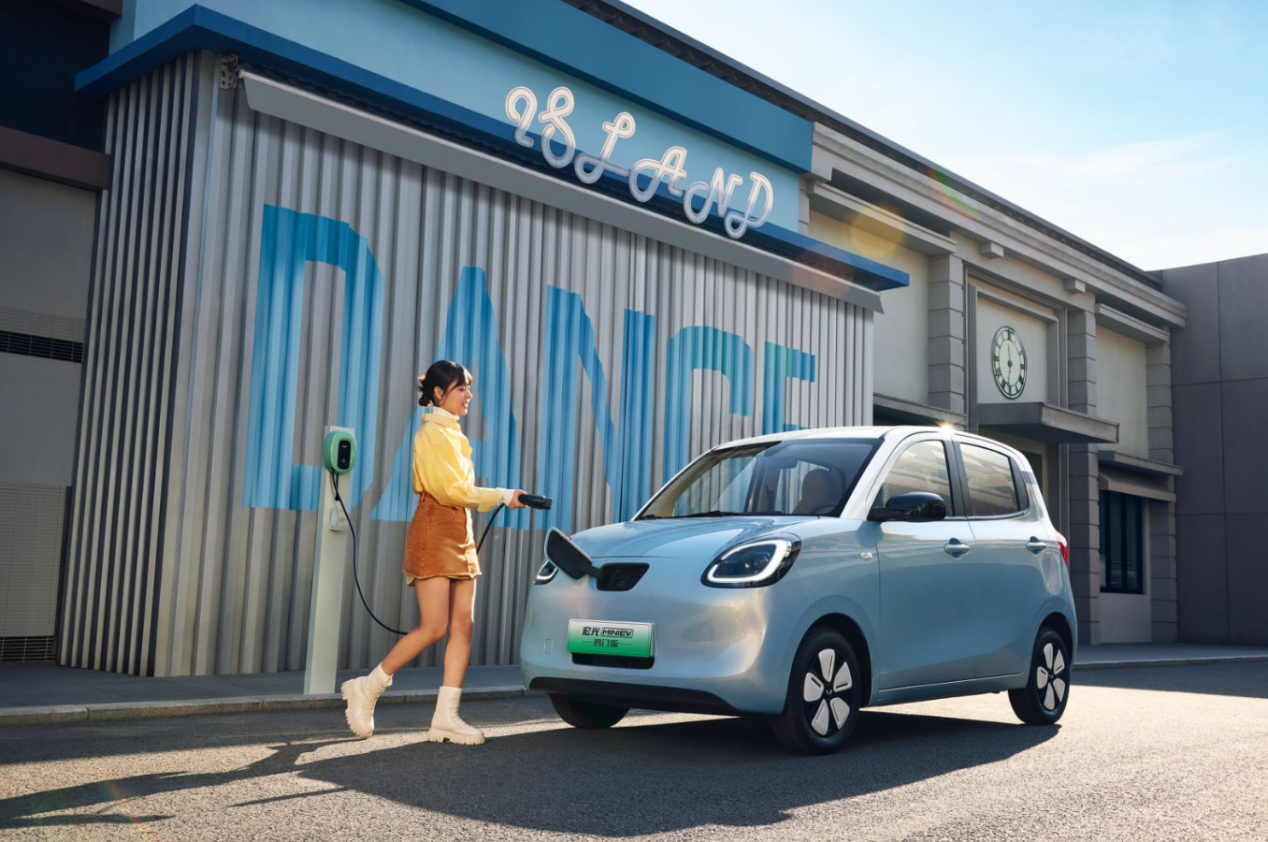 150万用户信赖之选宏光MINIEV四门版全方位满足需求