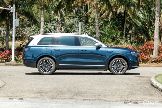 2025款问界M9上市72小时大定突破21000台 售46.98万元起