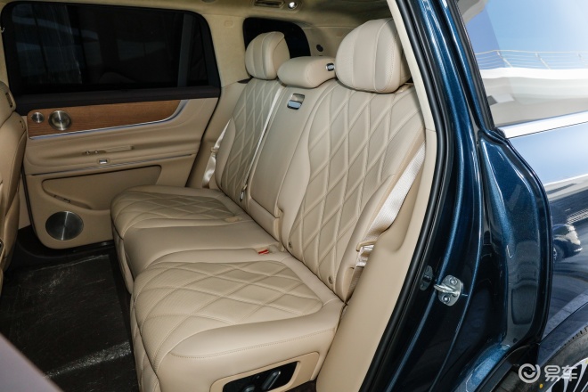 2025款问界M9上市72小时大定突破21000台 售46.98万元起