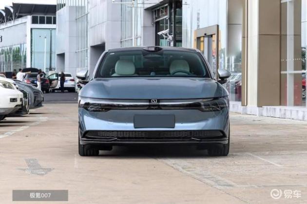 Model 3 VS 极氪007:哪款20万级纯电轿车更优