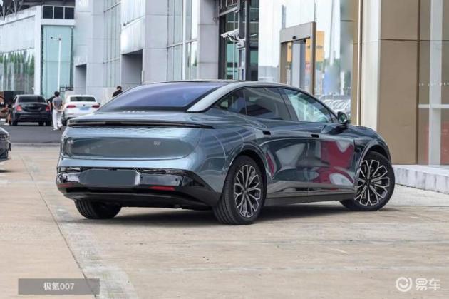 Model 3 VS 极氪007:哪款20万级纯电轿车更优