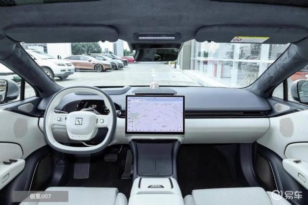 Model 3 VS 极氪007:哪款20万级纯电轿车更优