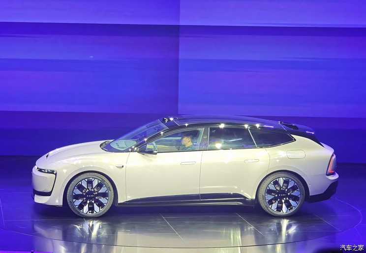 奥迪A6L e-tron等多款重磅车型亮相 2025上海车展大众集团之夜