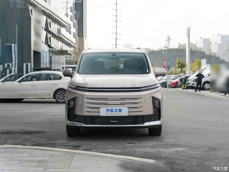 1.5L插混动力 综合续航1405km 上汽大通G50混动上市 售13.98万起