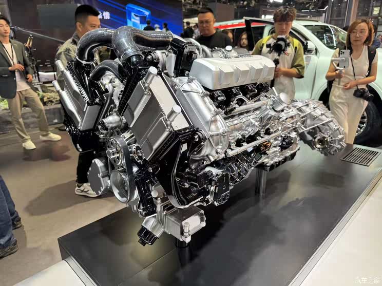 全新雷克萨斯ES/极氪9X/仰望U8L等 2025上海车展新车汇总（下）