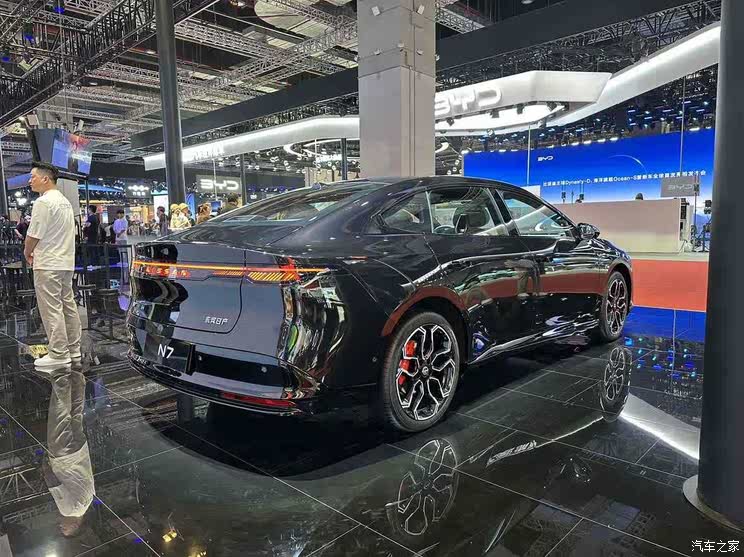 全新雷克萨斯ES/极氪9X/仰望U8L等 2025上海车展新车汇总（下）