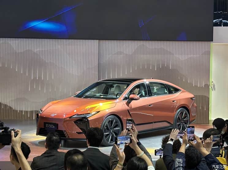 全新雷克萨斯ES/极氪9X/仰望U8L等 2025上海车展新车汇总（下）