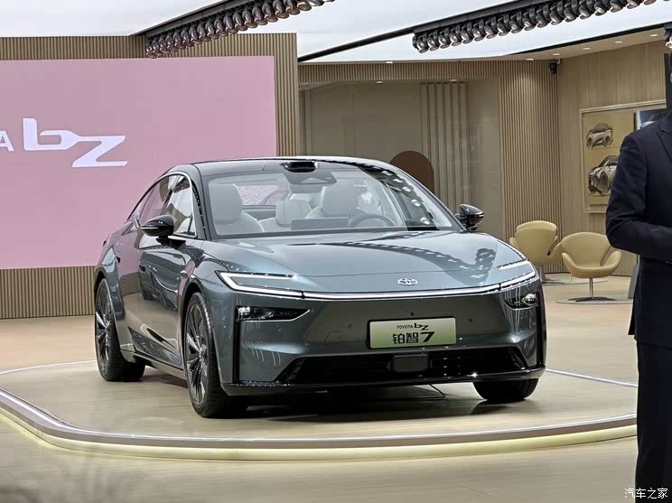 全新雷克萨斯ES/极氪9X/仰望U8L等 2025上海车展新车汇总（下）