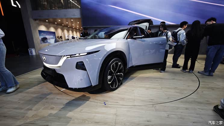 全新雷克萨斯ES/极氪9X/仰望U8L等 2025上海车展新车汇总（下）