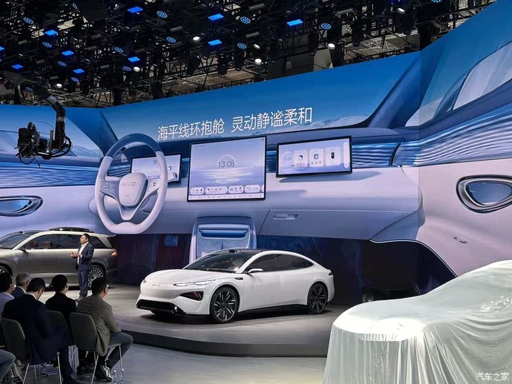 全新雷克萨斯ES/极氪9X/仰望U8L等 2025上海车展新车汇总（下）