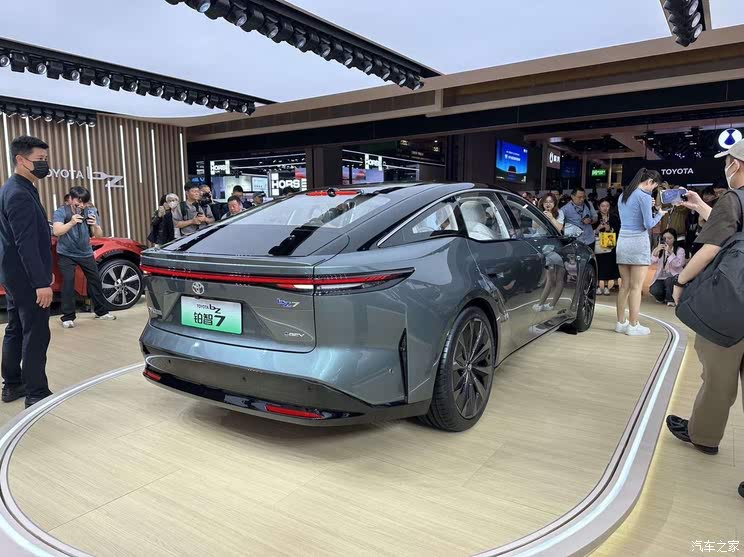 全新雷克萨斯ES/极氪9X/仰望U8L等 2025上海车展新车汇总（下）