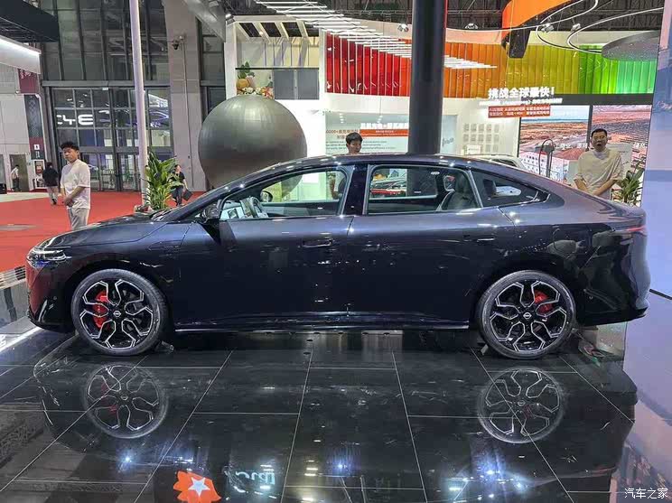 全新雷克萨斯ES/极氪9X/仰望U8L等 2025上海车展新车汇总（下）