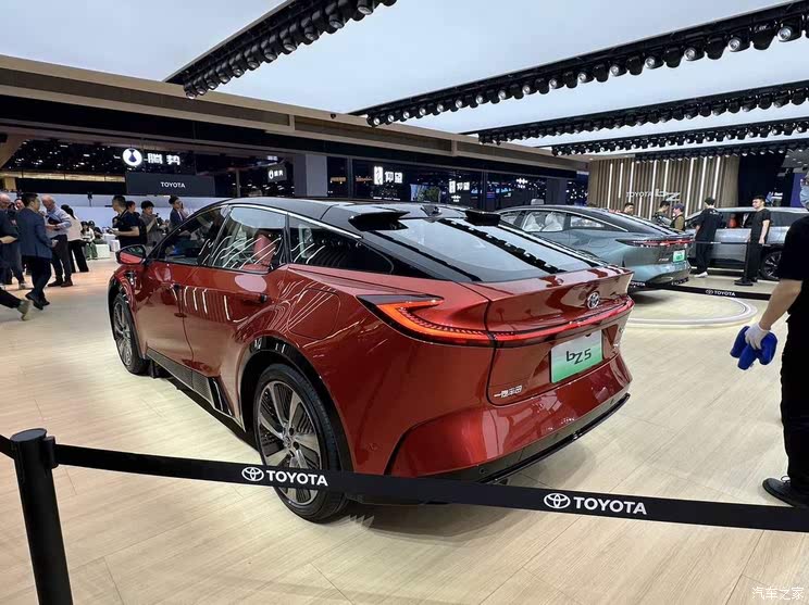 全新雷克萨斯ES/极氪9X/仰望U8L等 2025上海车展新车汇总（下）