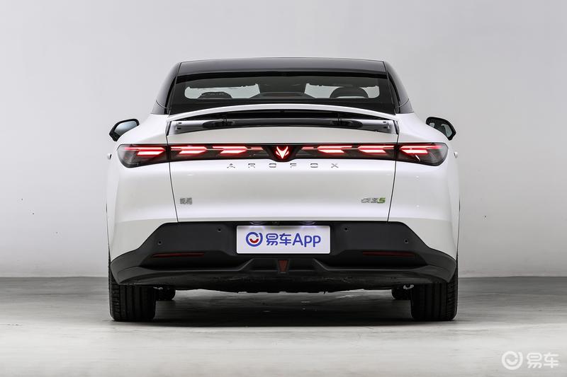 极速美学与未来科技的交融 体验2025款极狐阿尔法S5