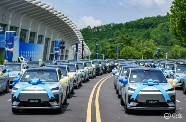 年轻人选车新宠：深蓝S09上市即交车，颠覆九系价底