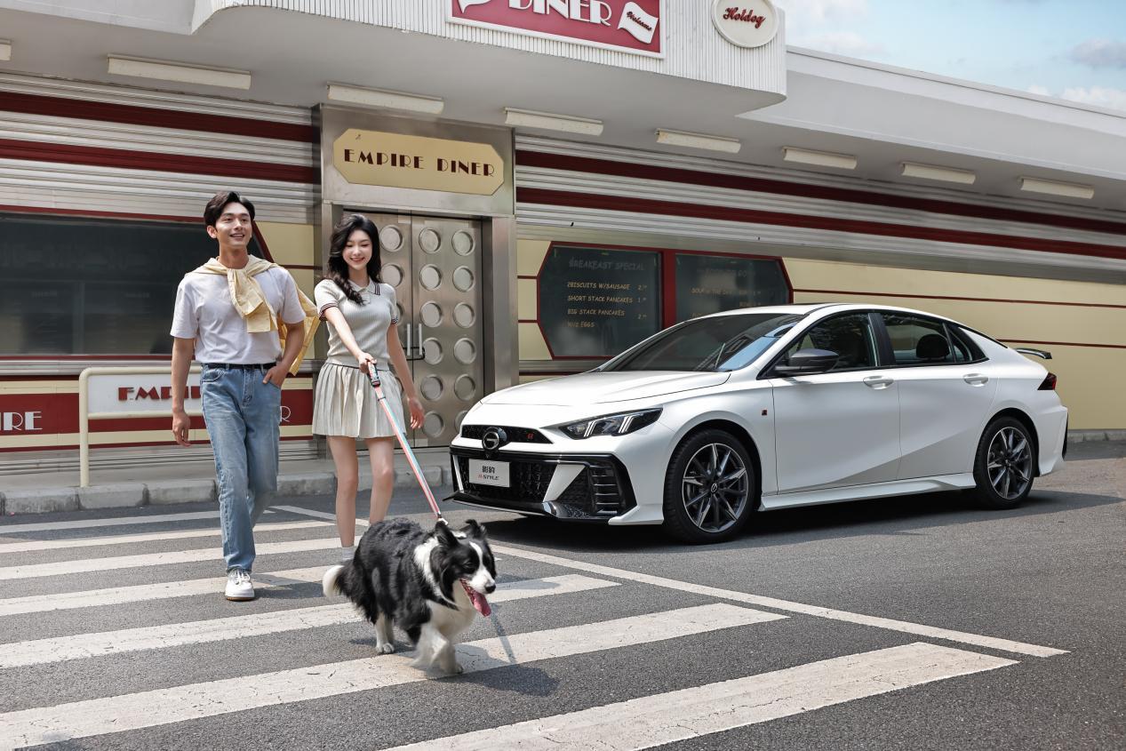年轻人的第一台品质家用车，为什么是影豹R？