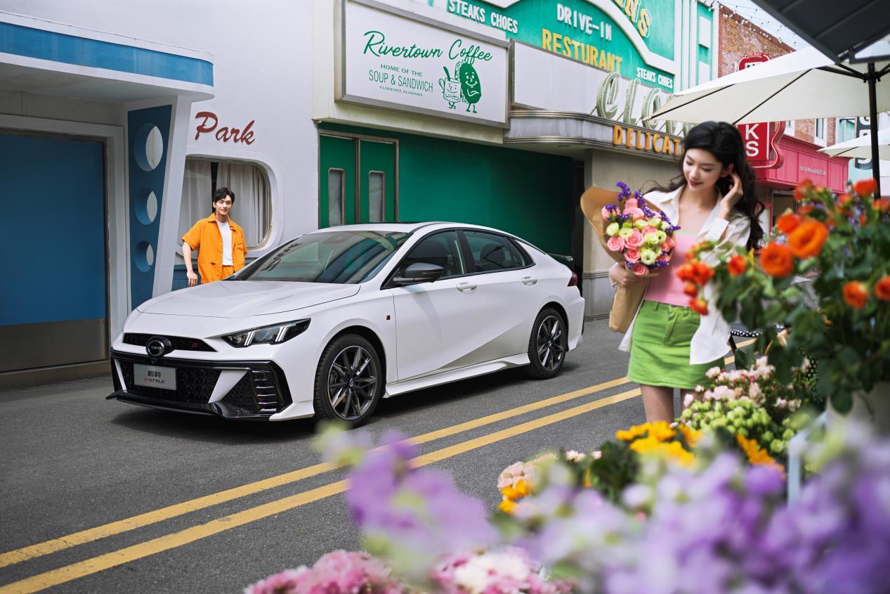 年轻人的第一台品质家用车，为什么是影豹R？