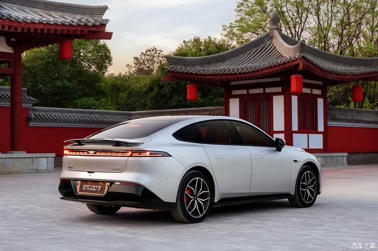 即将上市 纯电/增程双动力 2025款东风奕派eπ007实车亮相