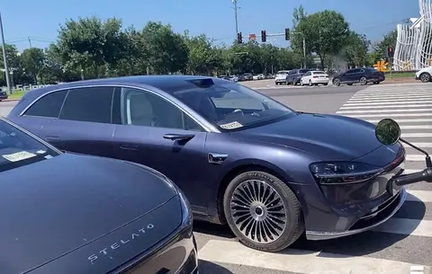 享界S9T实车现身，行政级中大型轿车要热闹了？