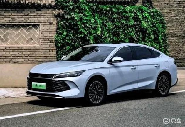 10万搞定B级车，2025口碑佳作，省油又舒心