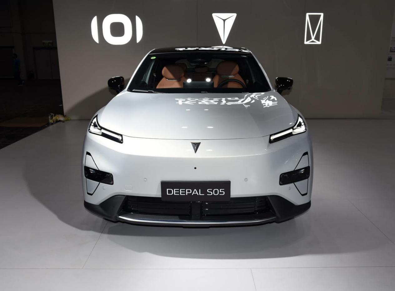 顶配之间对决，零跑B10、深蓝S05、银河E5，谁更香？