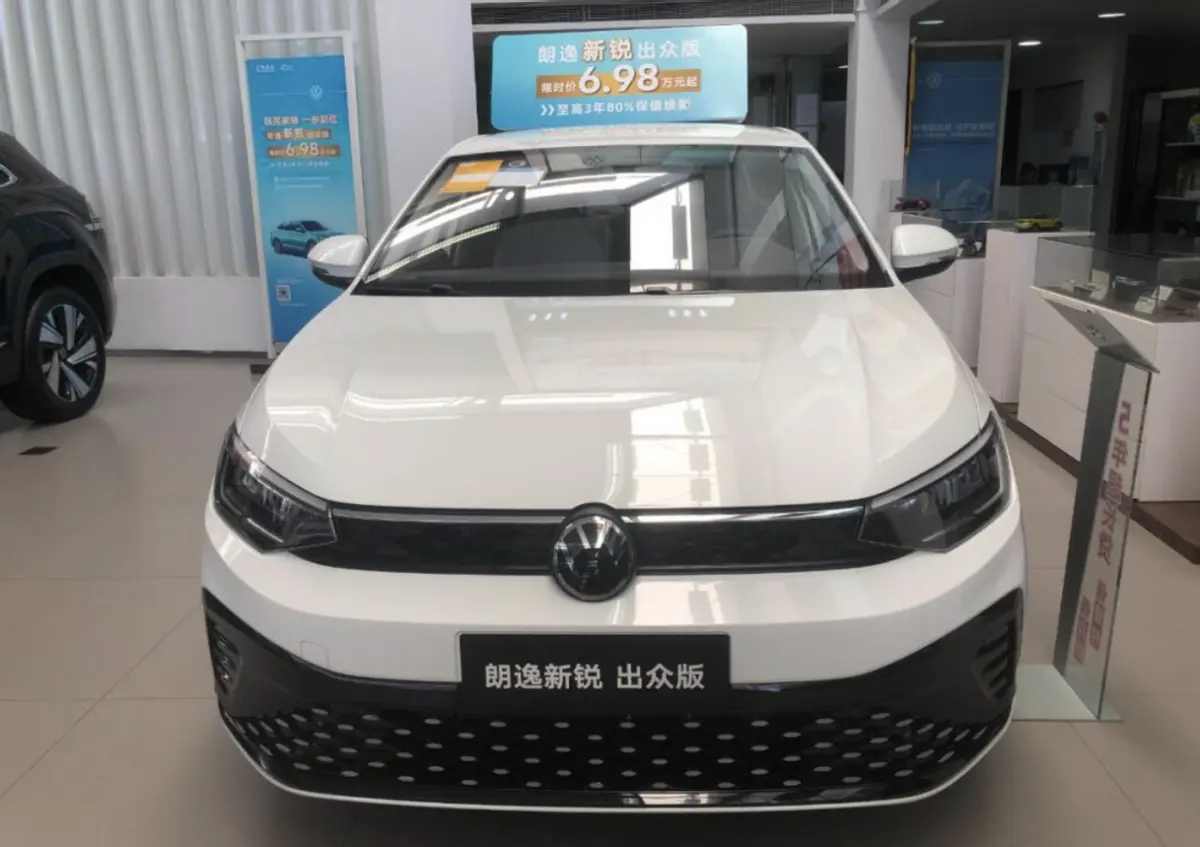 全新大众朗逸Pro实车图，长得丑不耽误价格香