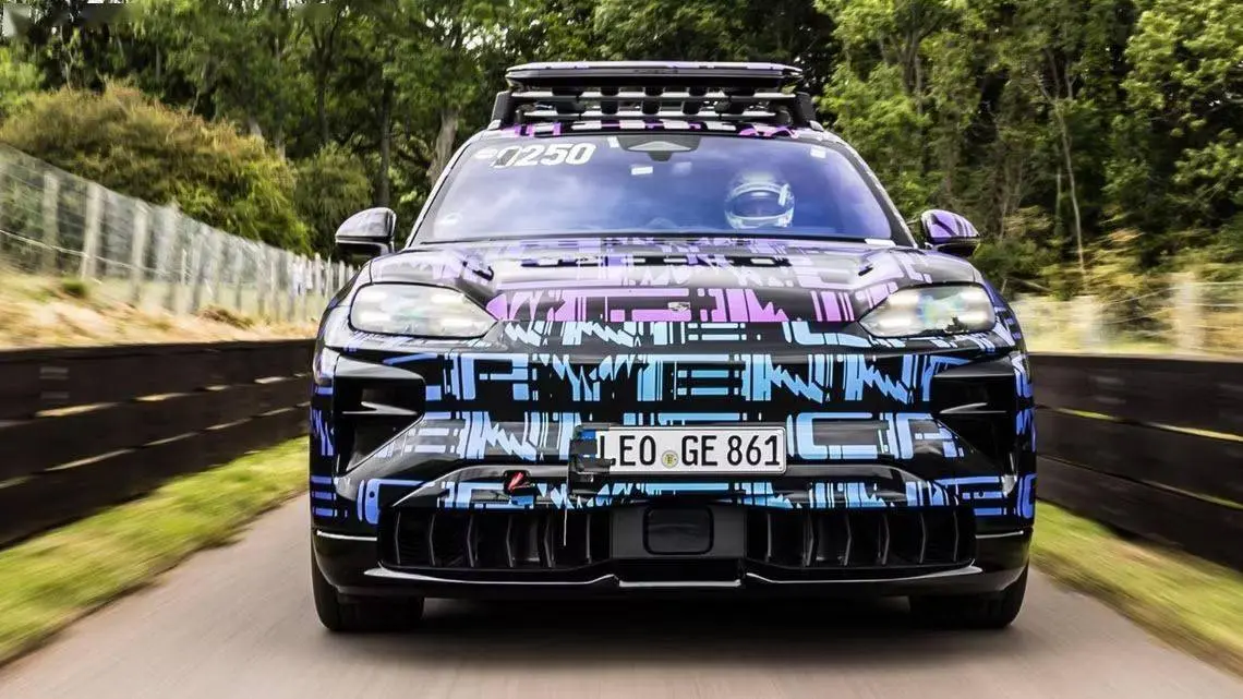 保时捷纯电卡宴明年将亮相，带V8引擎声浪，最高马力近千匹