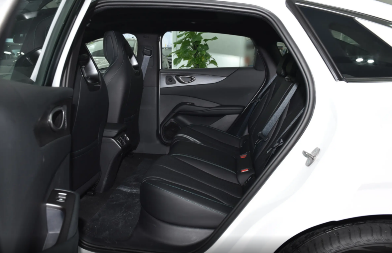 零跑B01、秦L EV、海豹06 EV深度对比,谁值得选