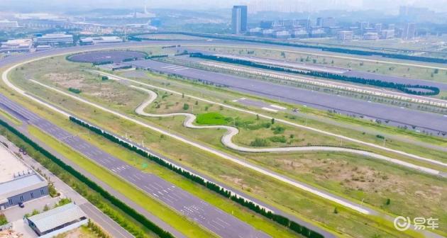 190km/h＋侧翻体验│我隐约发现EO（ELEXIO）的售价好像是……