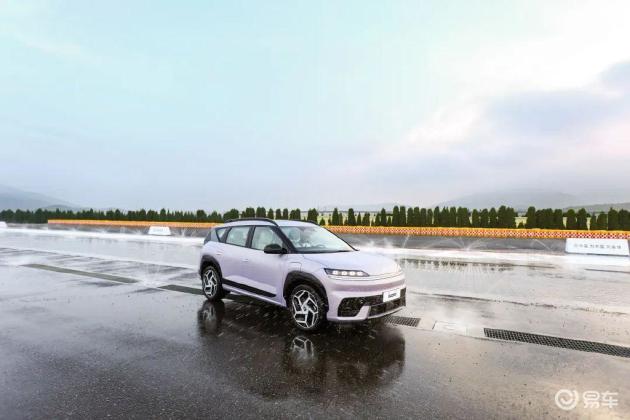 190km/h＋侧翻体验│我隐约发现EO（ELEXIO）的售价好像是……