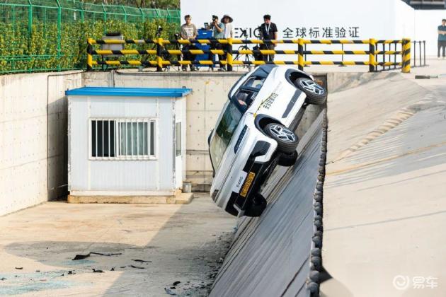 190km/h＋侧翻体验│我隐约发现EO（ELEXIO）的售价好像是……