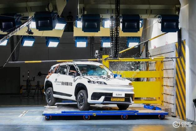 190km/h＋侧翻体验│我隐约发现EO（ELEXIO）的售价好像是……