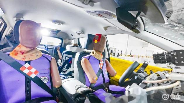 190km/h＋侧翻体验│我隐约发现EO（ELEXIO）的售价好像是……