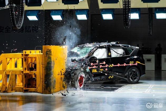 190km/h＋侧翻体验│我隐约发现EO（ELEXIO）的售价好像是……