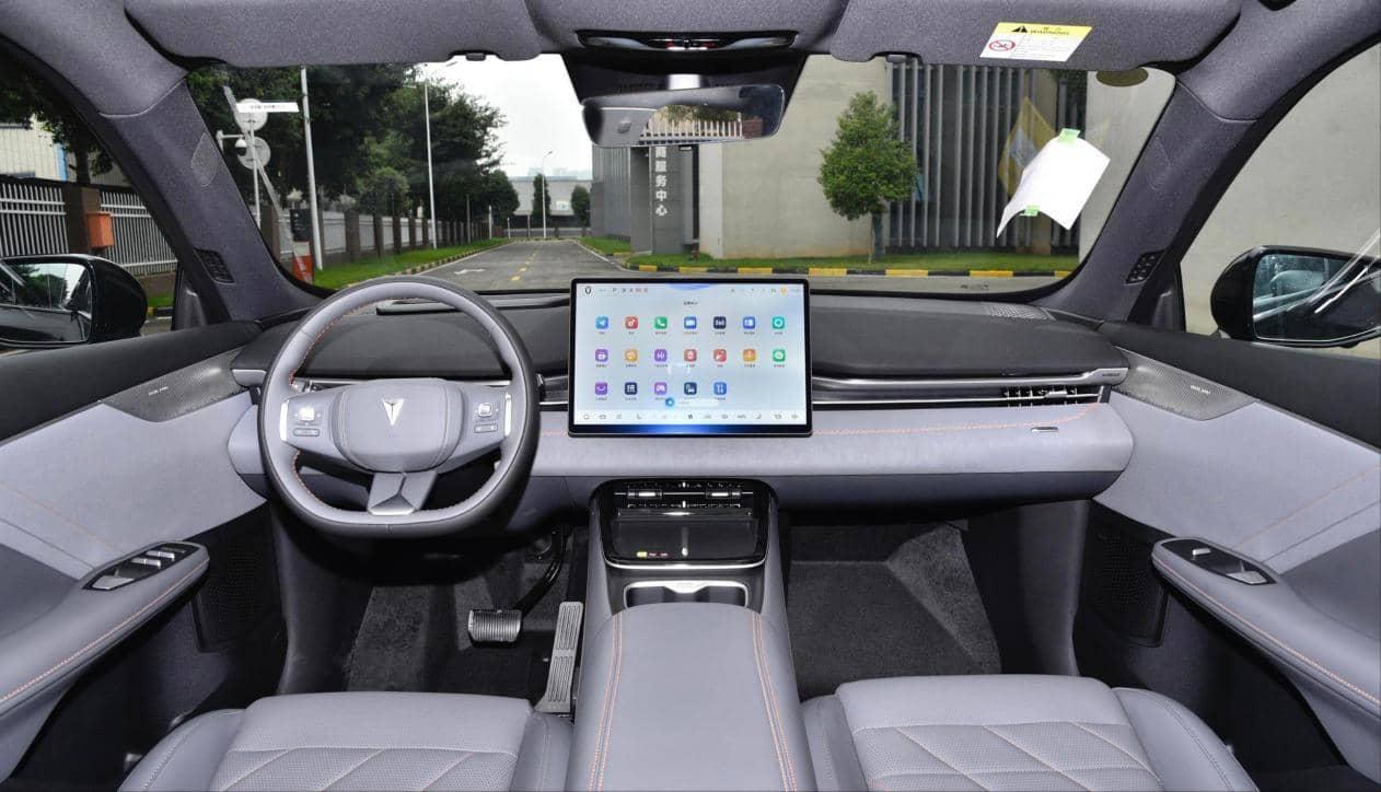 都是顶配，不到13万配激光雷达的零跑B10和同级比