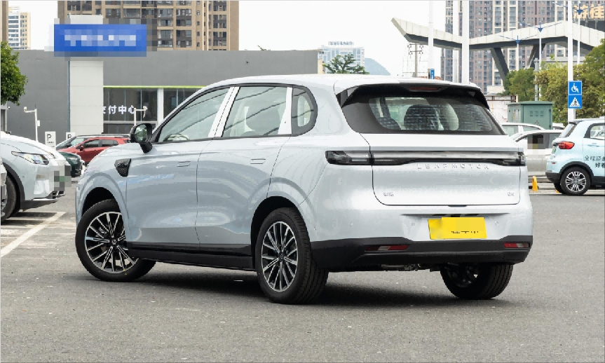 都是顶配，不到13万配激光雷达的零跑B10和同级比