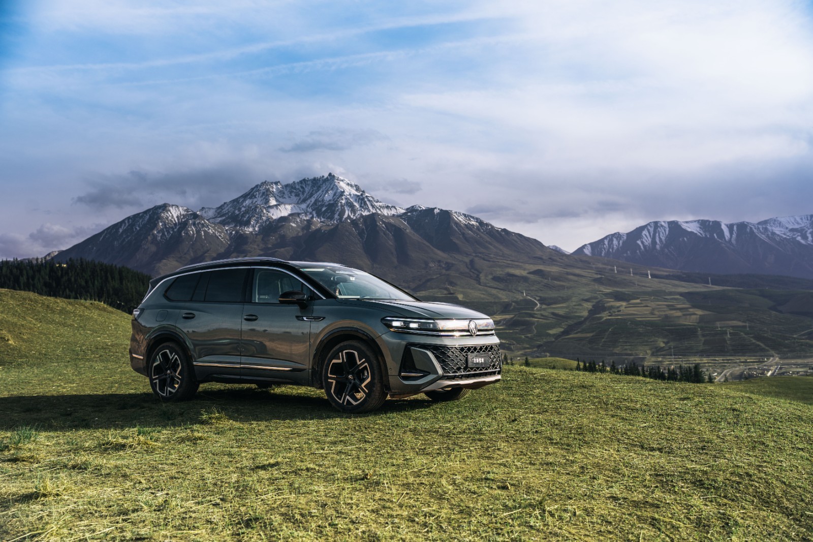 一汽-大众全新揽境 vs 途昂：外观美学的较量