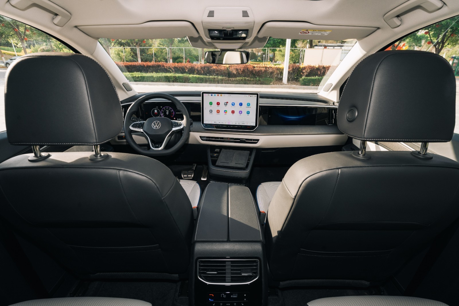 一汽-大众全新揽境 vs 途昂：外观美学的较量