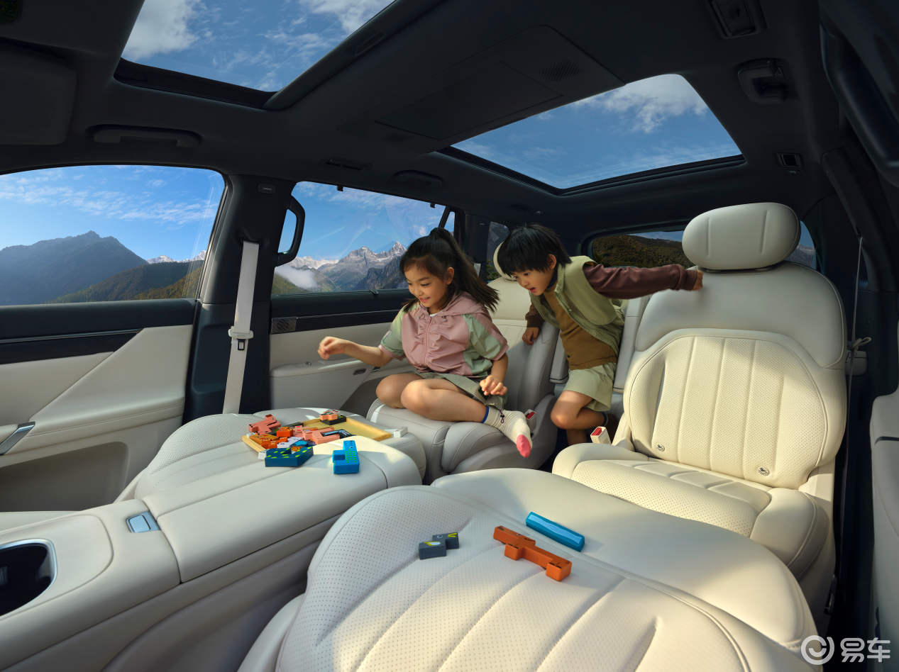 20万级大六座SUV！eπ008与零跑C16，谁更实用？