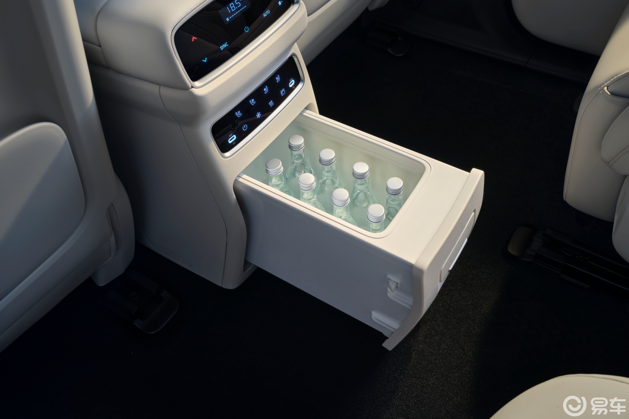 20万级大六座SUV！eπ008与零跑C16，谁更实用？