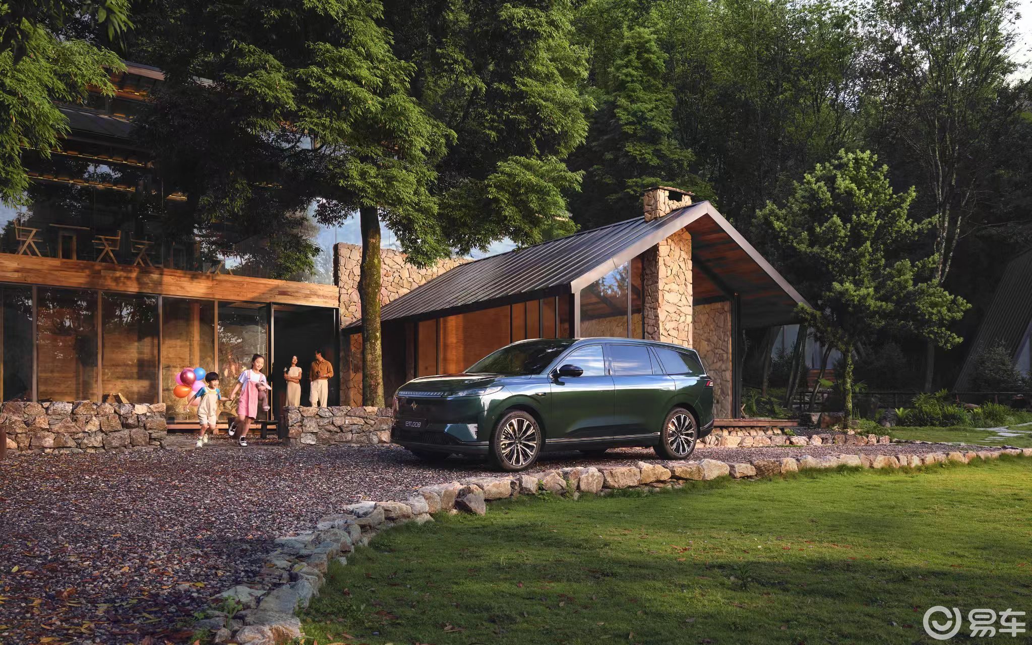 20万级大六座SUV！eπ008与零跑C16，谁更实用？