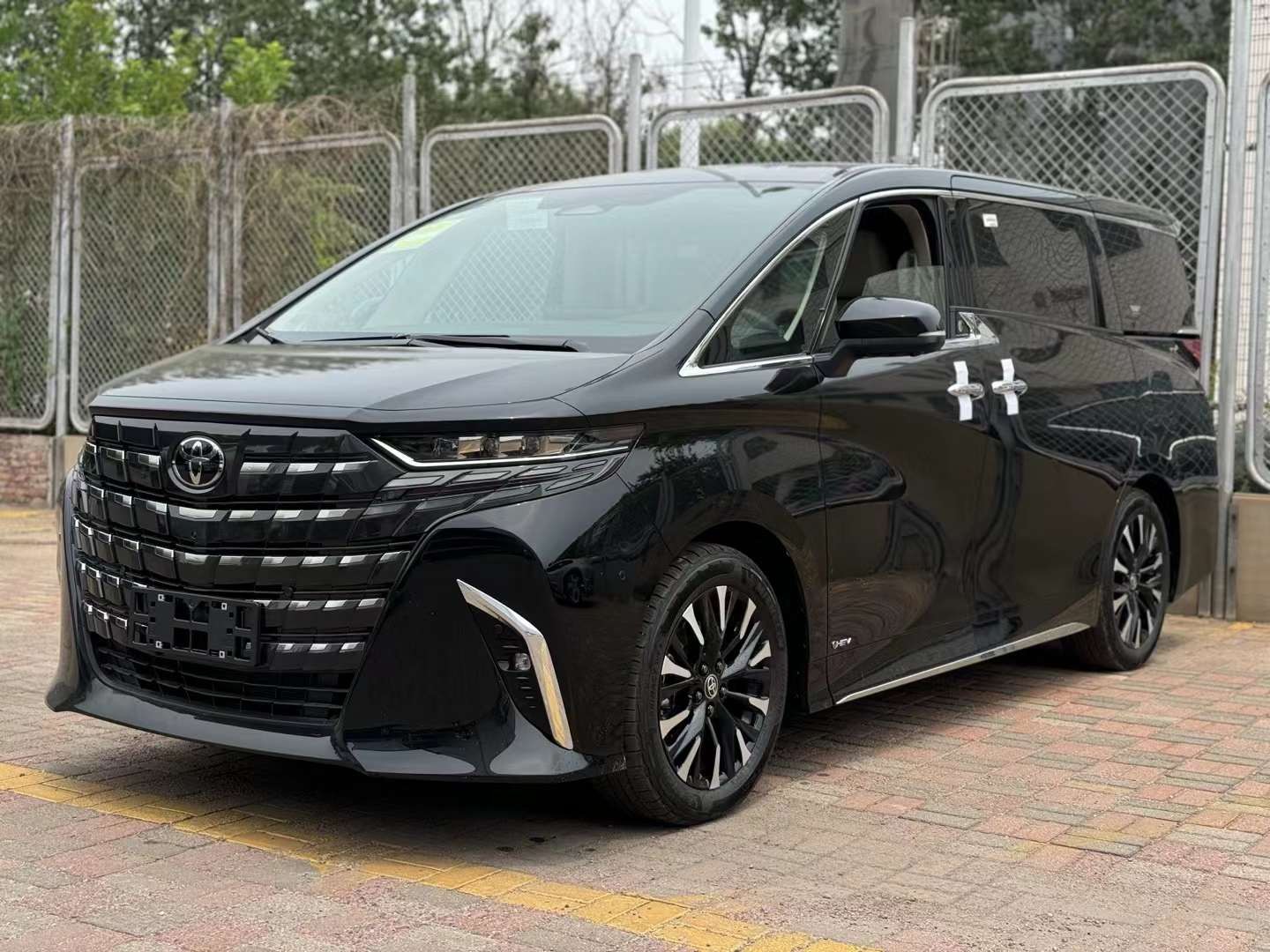 埃尔法 全部在售 2025款 2024款 2023款 2021款 2020款 2019款全新2024款丰田埃尔法七座商务展销 酬宾惠