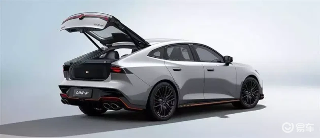 长安UNI-V vs 领克03：家用选哪个？轻松决策指南