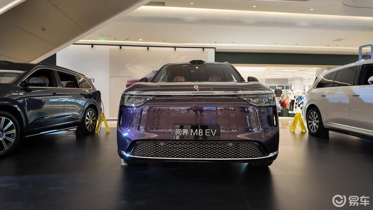 夜紫风暴席卷商圈！问界M8纯电版的静奢美学革命！