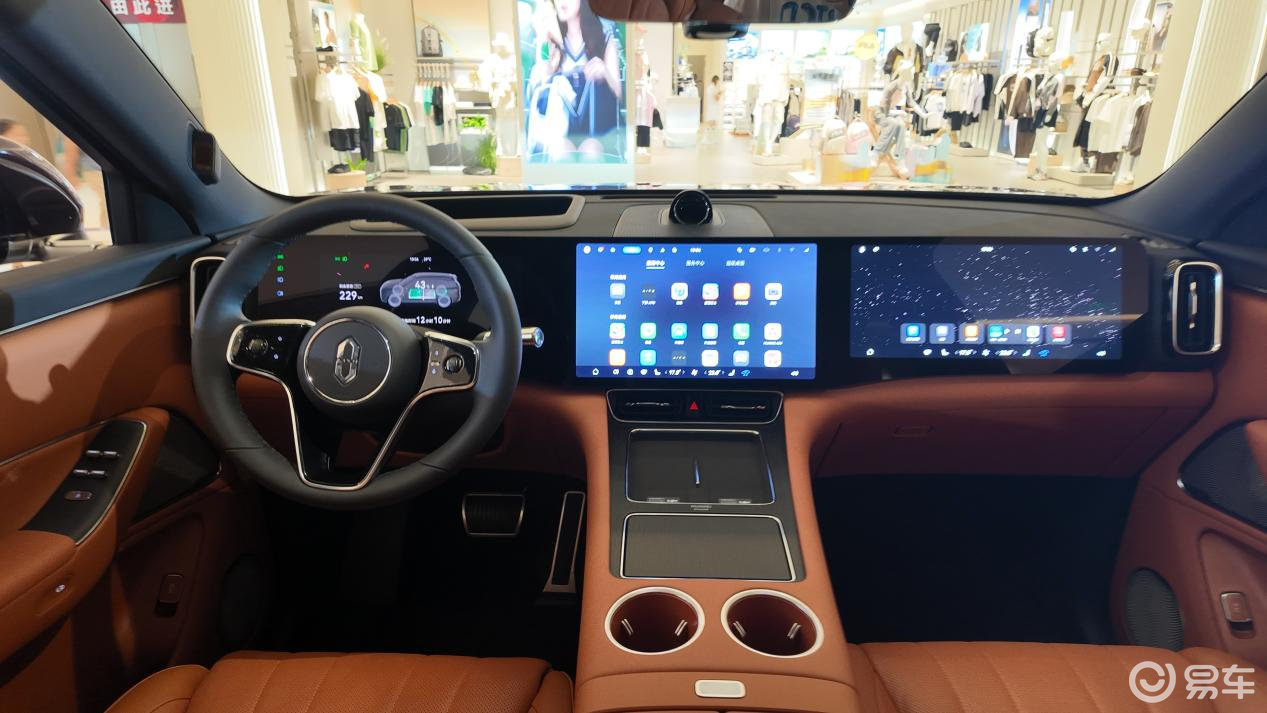 夜紫风暴席卷商圈!问界M8纯电版的静奢美学革命!