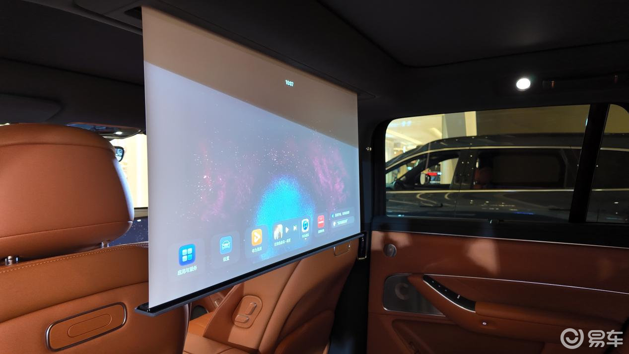 夜紫风暴席卷商圈!问界M8纯电版的静奢美学革命!