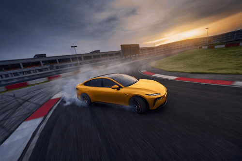 安全配置拉满!东风奕派 eπ007,15 万级纯电轿跑,年轻人首台放心选