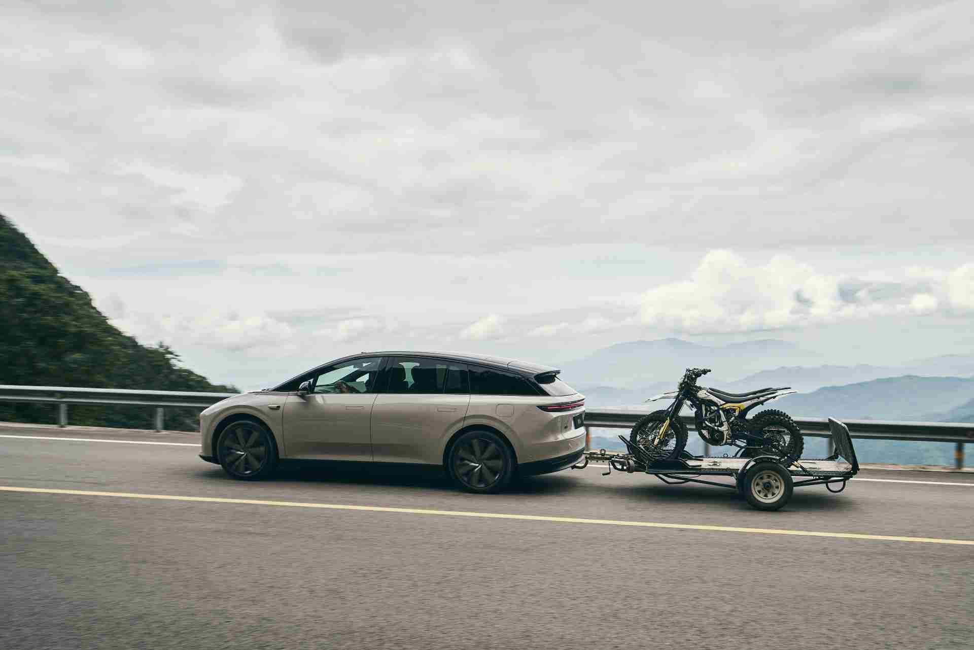 “不走低价路线”！理想i6售价24.98万元 李想：希望它成为五座SUV的“第三种选择”