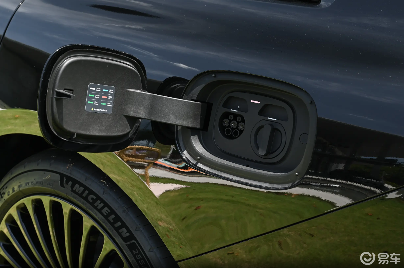 新势力“瓦罐”有点东西,享界S9T预售32.8万起